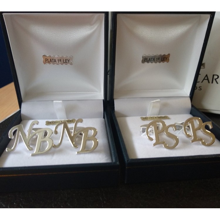 Gemelos de letras desplazadas en plata de ley Gemelos de letras desplazadas en plata de ley