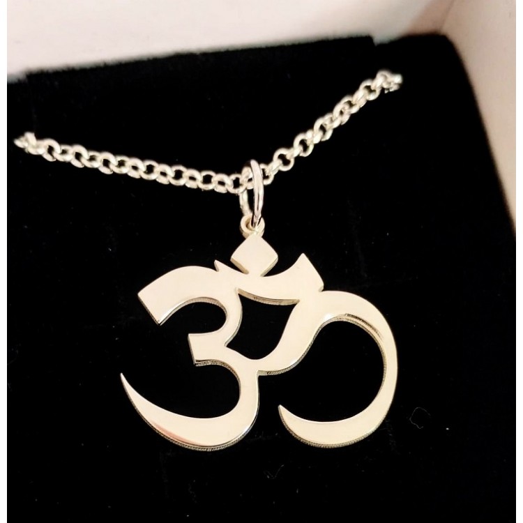 Colgante namasté en plata de ley