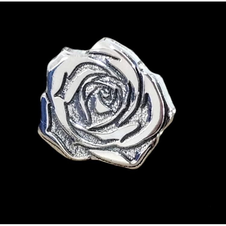 Pin  Rosa  en plata de ley