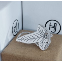 Pin hoja en plata de ley