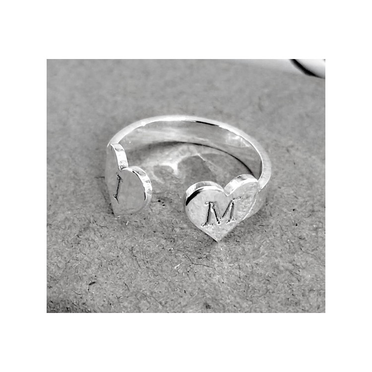 Anillo personalizado corazones en plata de ley