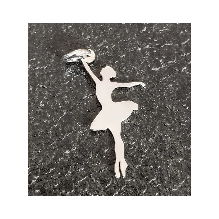 Colgante bailarina con cadena en plata de ley