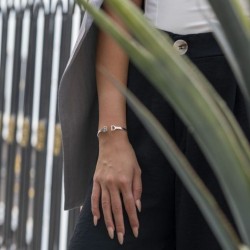 Pulseras de  Iniciales ó números en plata de ley y/o bañada en oro 18 kt.