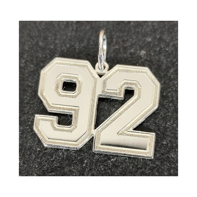 Colgantes números personalizados en plata de ley