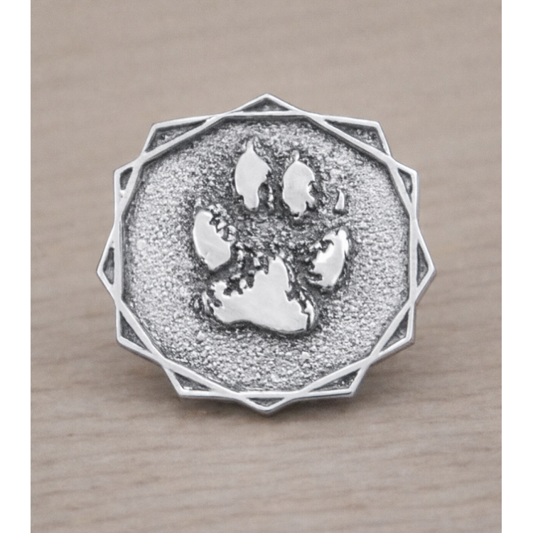 Pin huella perro en relieve en plata de ley