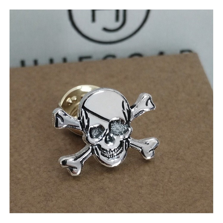 Pin calavera en plata de ley