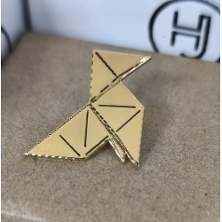 Pin pajarita de papel en plata de ley